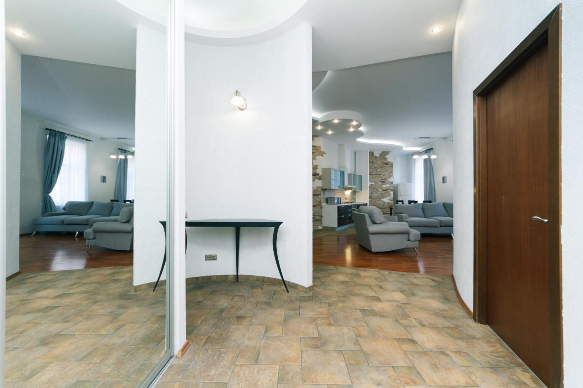 Apartamento Lux Near Maidan, Khreschutyk 3Br Kiev Exterior foto