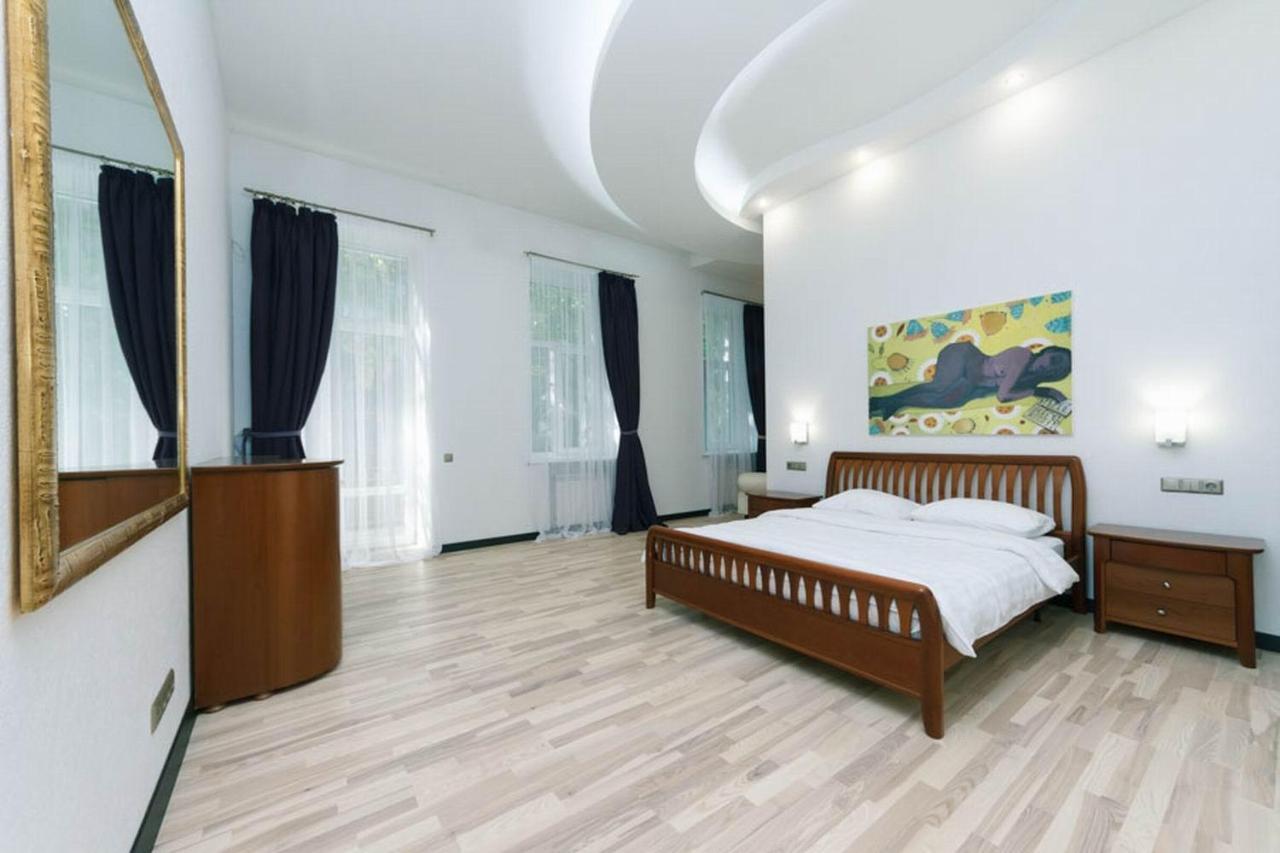 Apartamento Lux Near Maidan, Khreschutyk 3Br Kiev Exterior foto